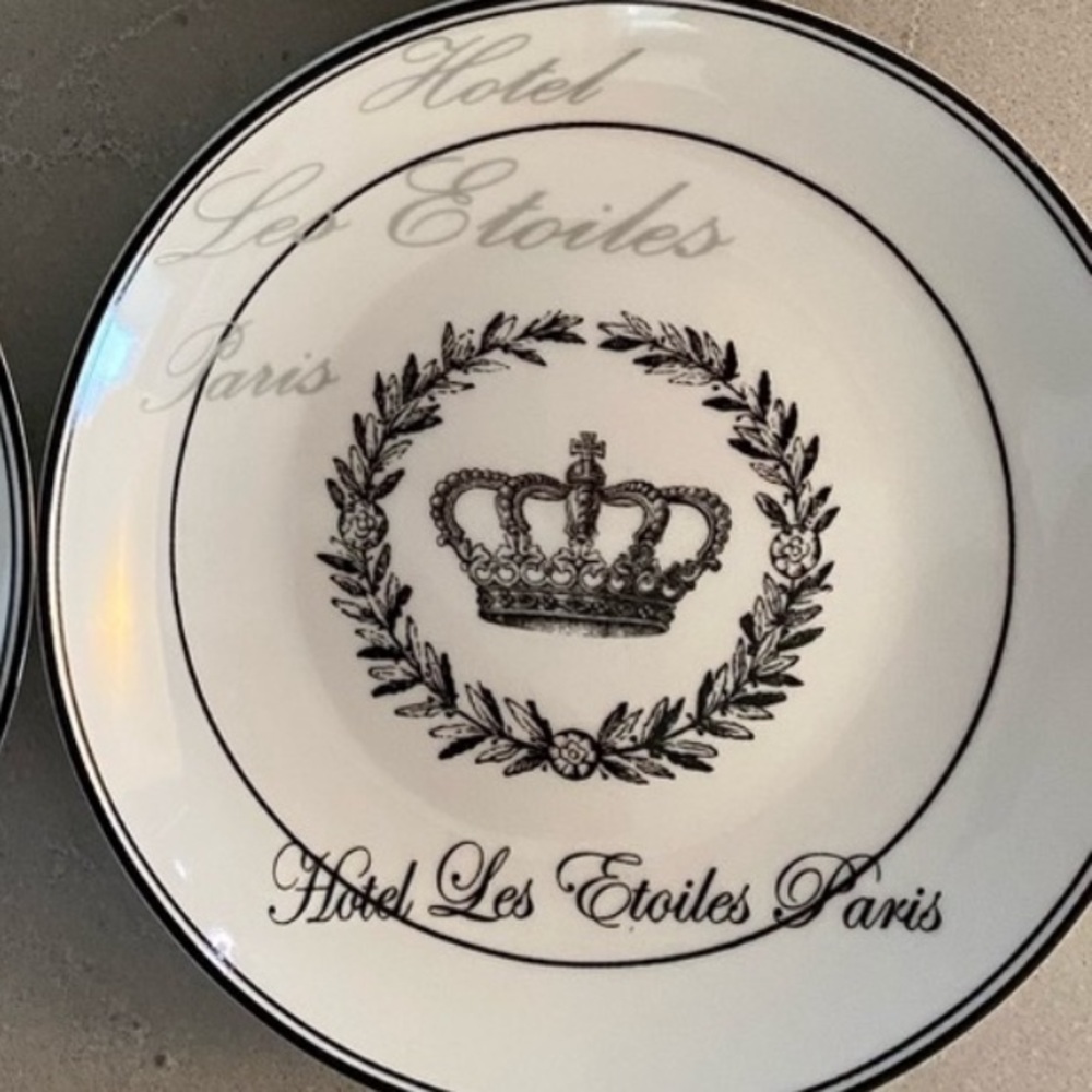 HOTEL LES ETOILES CROWN PARIS PLATE